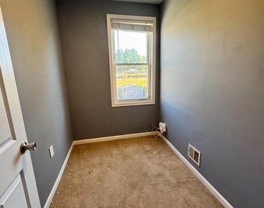 5404 James Place Ne - Photo Thumbnail 7