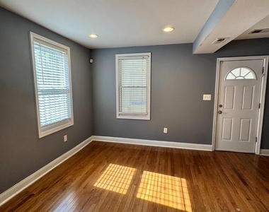 5404 James Place Ne - Photo Thumbnail 1