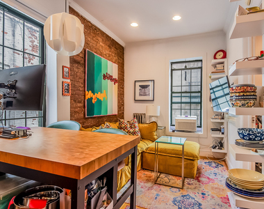 552 Lincoln Pl - Photo Thumbnail 3