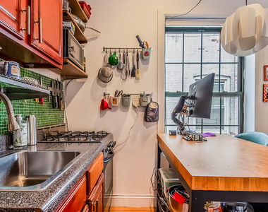 552 Lincoln Pl - Photo Thumbnail 8