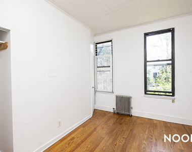 369 Menahan St - Photo Thumbnail 9