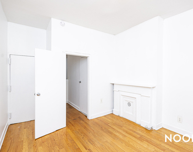 369 Menahan St - Photo Thumbnail 3