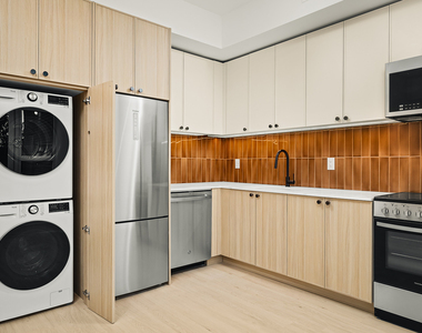 733 Lincoln Pl - Photo Thumbnail 5