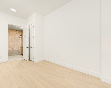 733 Lincoln Pl - Photo Thumbnail 2