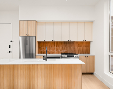 733 Lincoln Pl - Photo Thumbnail 2