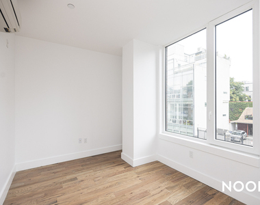 228 N 7th St - Photo Thumbnail 2