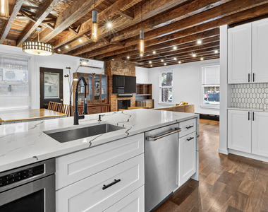 55 McGuinness Blvd - Photo Thumbnail 11
