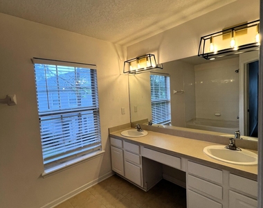 13311 Stone Pond Drive - Photo Thumbnail 6