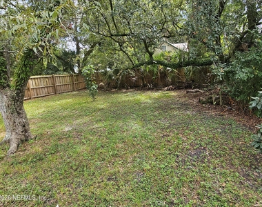 930 W 24th Street - Photo Thumbnail 16