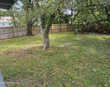 930 W 24th Street - Photo Thumbnail 15