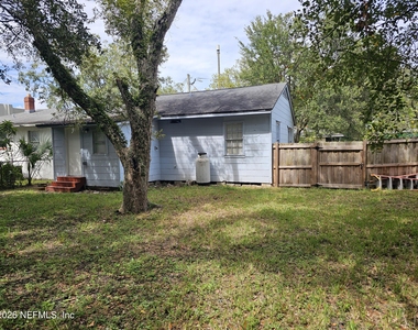 930 W 24th Street - Photo Thumbnail 14