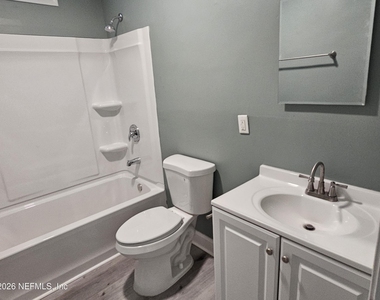 930 W 24th Street - Photo Thumbnail 11