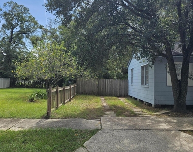 930 W 24th Street - Photo Thumbnail 20