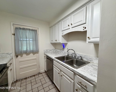 10439 Agave Road - Photo Thumbnail 6
