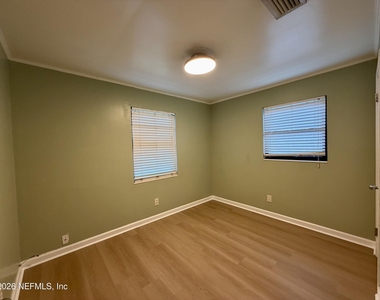 10439 Agave Road - Photo Thumbnail 8