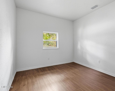 1409 W 5th Street - Photo Thumbnail 4