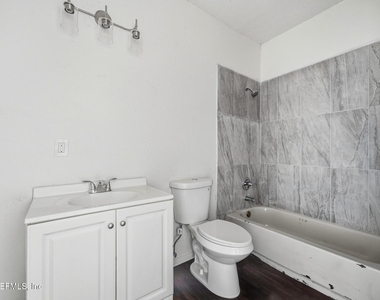 1409 W 5th Street - Photo Thumbnail 8