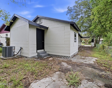 1409 W 5th Street - Photo Thumbnail 15