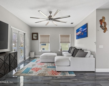 209 Gull Circle - Photo Thumbnail 16