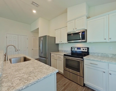 13275 Avery Park Lane - Photo Thumbnail 9