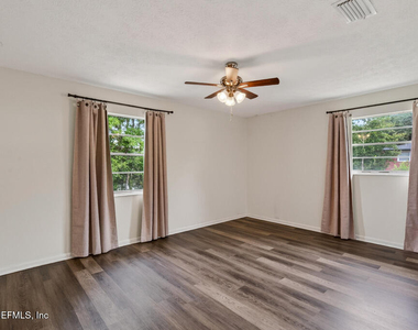 436 Saturn Lane W - Photo Thumbnail 9