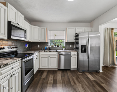 436 Saturn Lane W - Photo Thumbnail 5
