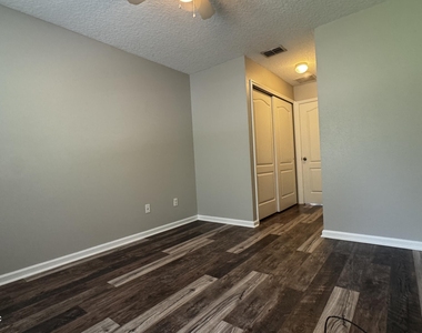 4220 Plantation Oaks Boulevard - Photo Thumbnail 19