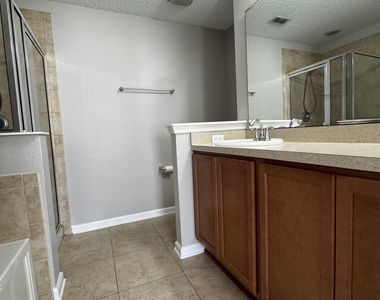4220 Plantation Oaks Boulevard - Photo Thumbnail 12