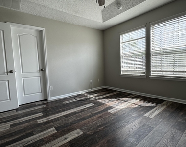 4220 Plantation Oaks Boulevard - Photo Thumbnail 11