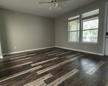 4220 Plantation Oaks Boulevard - Photo Thumbnail 7