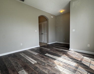 4220 Plantation Oaks Boulevard - Photo Thumbnail 2
