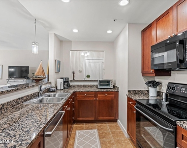 945 Registry Boulevard - Photo Thumbnail 5