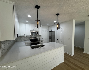 807 Black Cherry Drive S - Photo Thumbnail 13