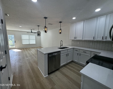807 Black Cherry Drive S - Photo Thumbnail 11