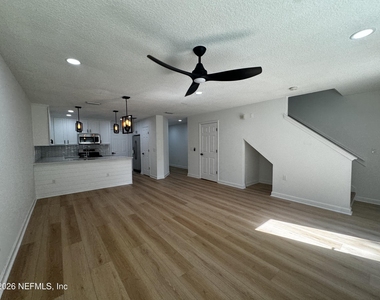 807 Black Cherry Drive S - Photo Thumbnail 12
