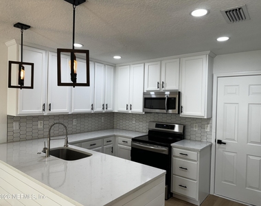807 Black Cherry Drive S - Photo Thumbnail 10