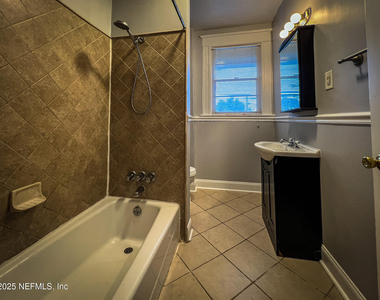 2304 College Street - Photo Thumbnail 13