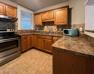 2304 College Street - Photo Thumbnail 8