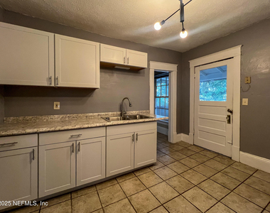 2740 Lydia Street - Photo Thumbnail 10