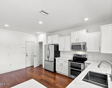 13439 Isla Vista Drive - Photo Thumbnail 14