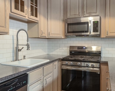 1344 N North Park Avenue - Photo Thumbnail 9