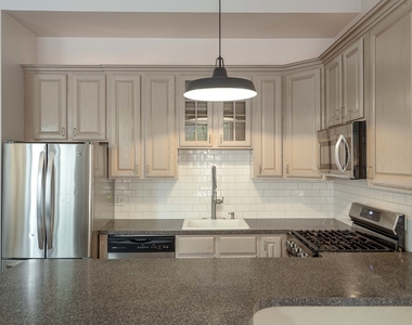 1344 N North Park Avenue - Photo Thumbnail 10
