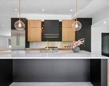 6600 N Kenton Avenue - Photo Thumbnail 18