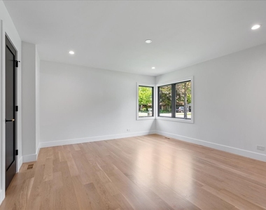 6600 N Kenton Avenue - Photo Thumbnail 26