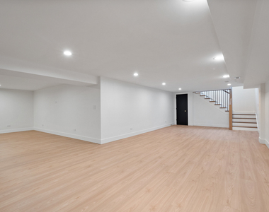 6600 N Kenton Avenue - Photo Thumbnail 30