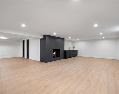 6600 N Kenton Avenue - Photo Thumbnail 32