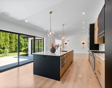 6600 N Kenton Avenue - Photo Thumbnail 19