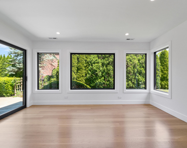 6600 N Kenton Avenue - Photo Thumbnail 13