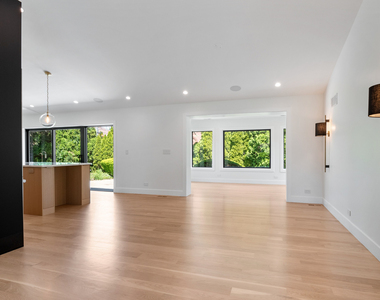 6600 N Kenton Avenue - Photo Thumbnail 11