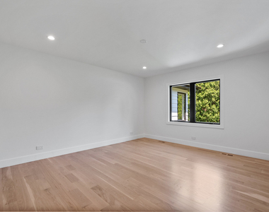 6600 N Kenton Avenue - Photo Thumbnail 22
